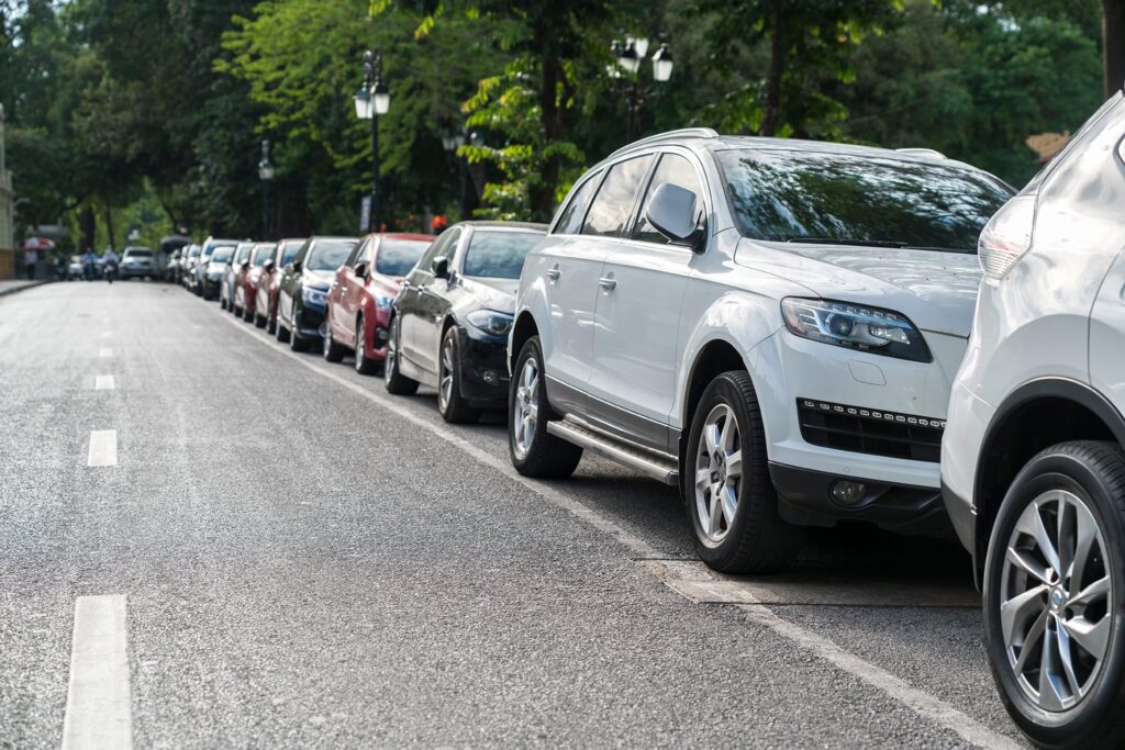 car parked between two vehicles